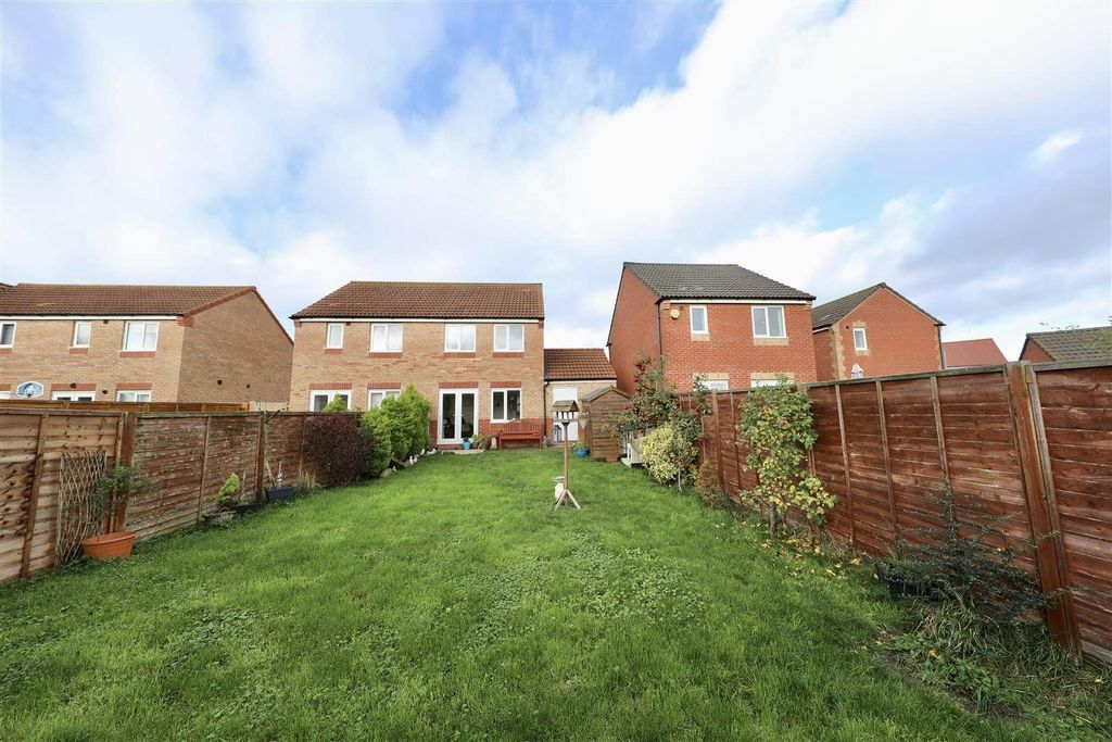 Property photo 3 of 17 Outside