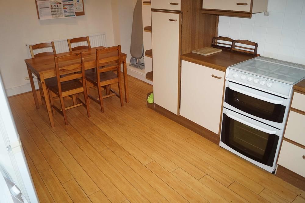 Property photo 3 of 8 Kitchen 2