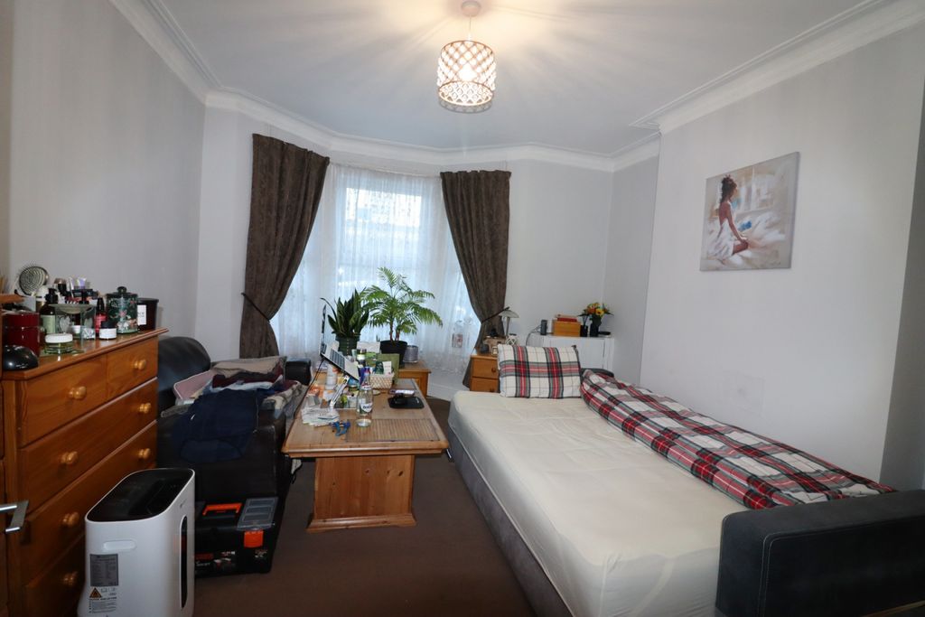 Property photo 2 of 8 Gallery