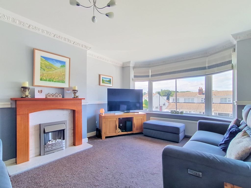 Property photo 2 of 17 28-Cornmill-Crescent_00001