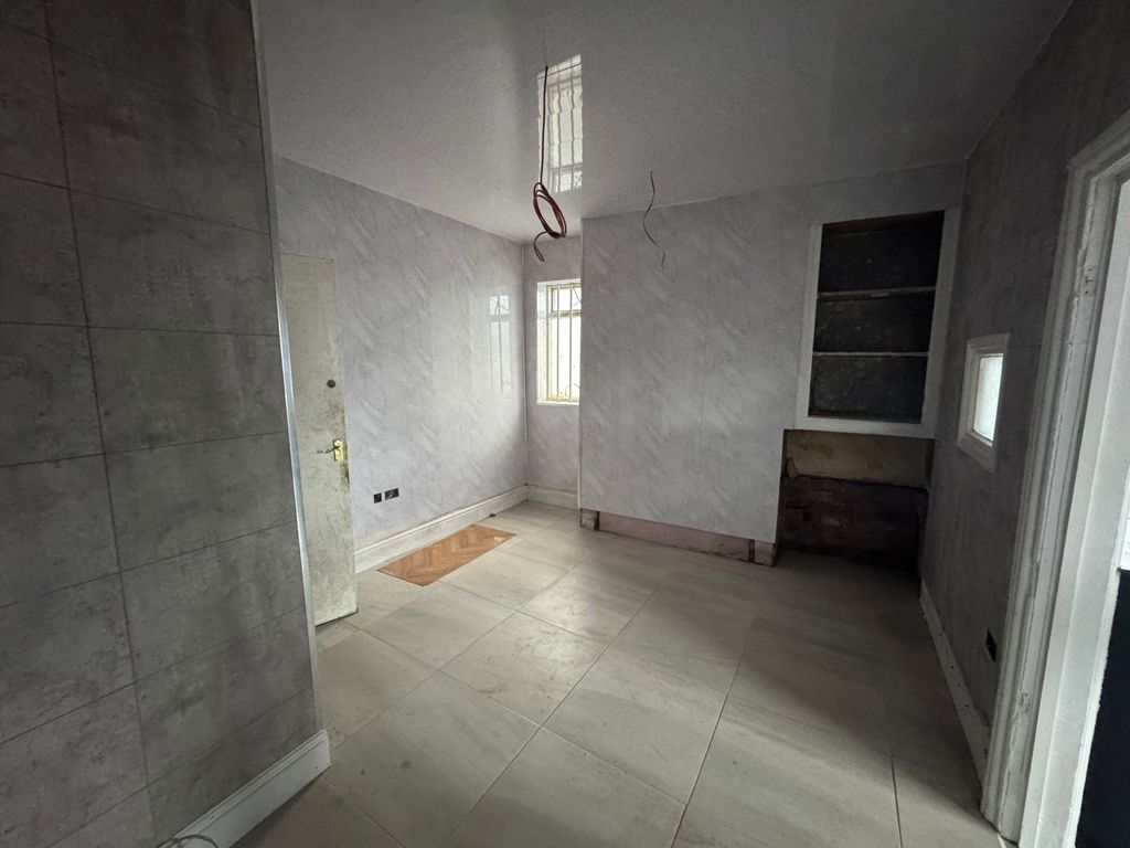 Property photo 3 of 25