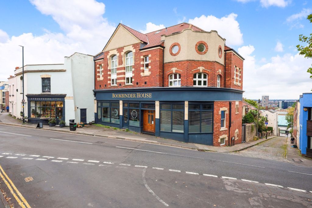 Property photo 3 of 10 External