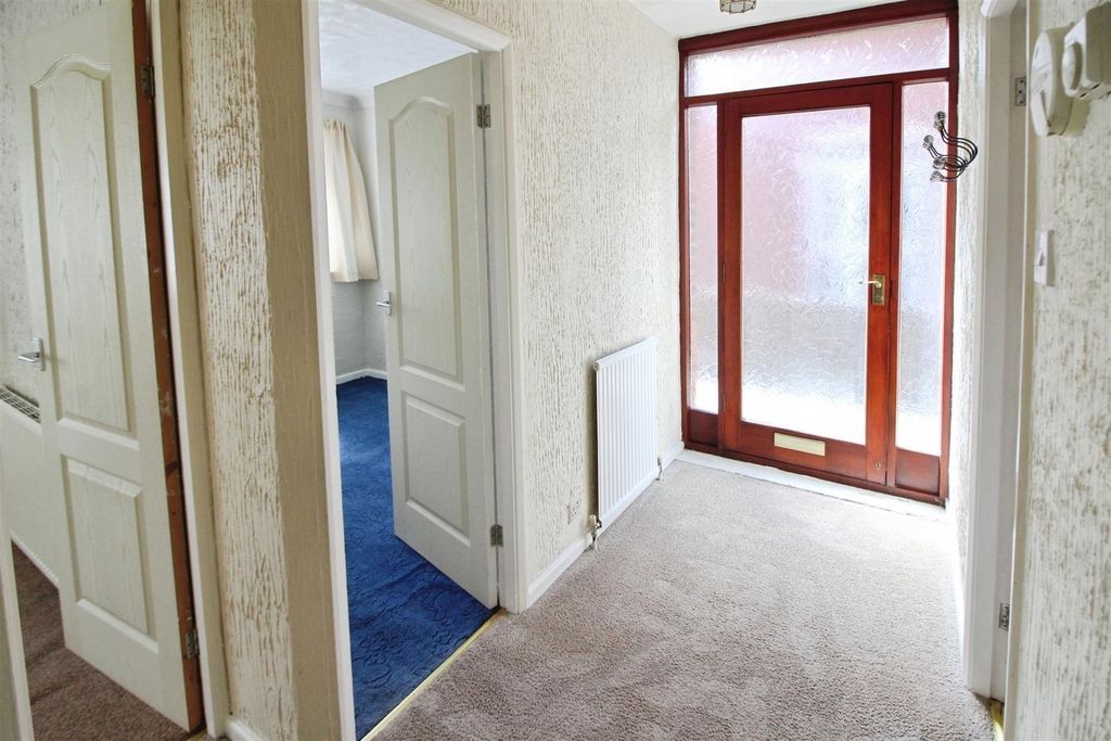 Property photo 2 of 12 Hallway