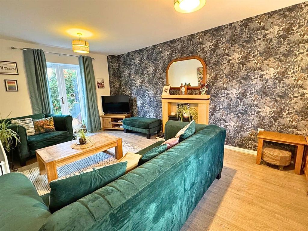 Property photo 2 of 21 Lounge