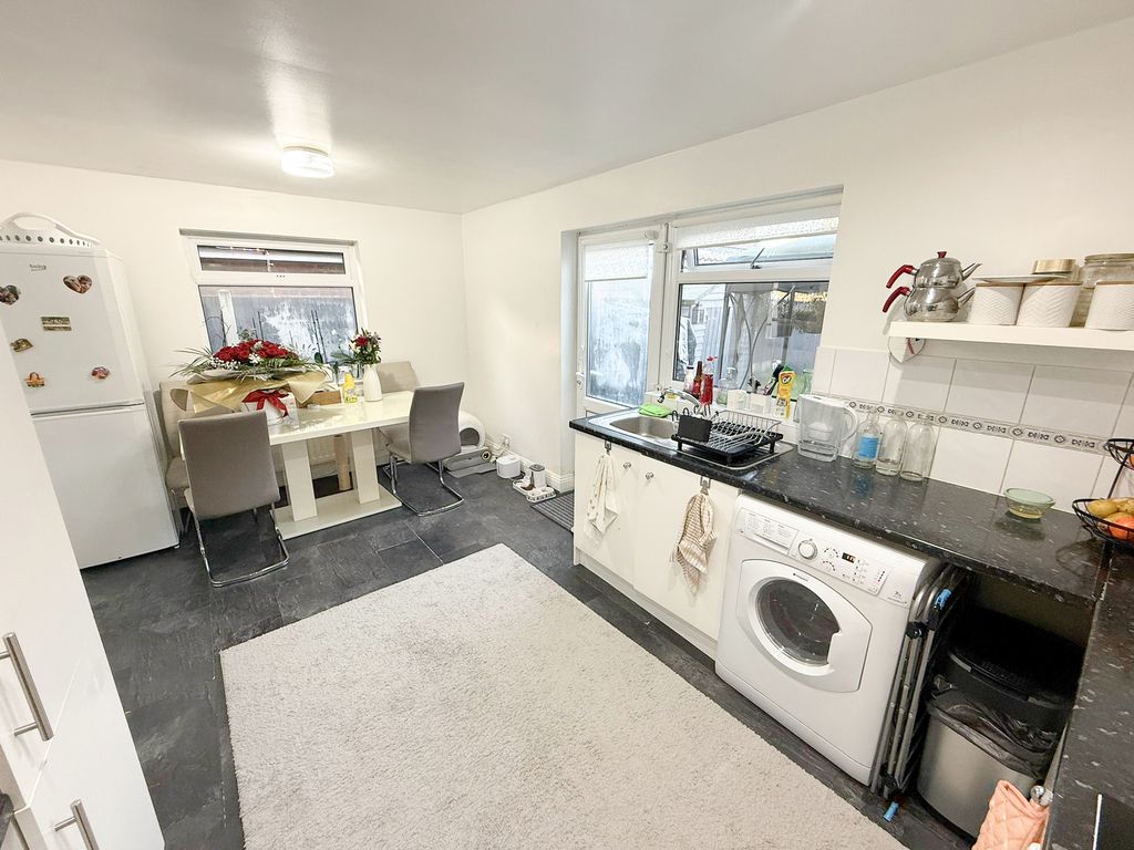 Property photo 3 of 12 Whatsapp Image 2025-12-03 At 15.29.53 (2)