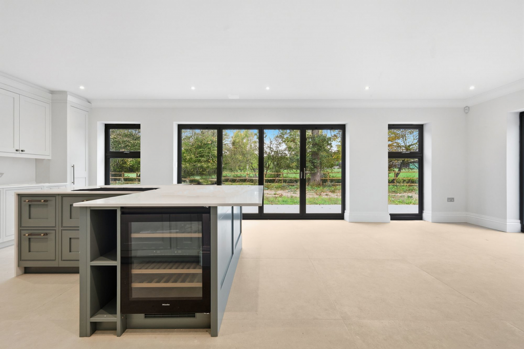 Property photo 3 of 37 Gallery