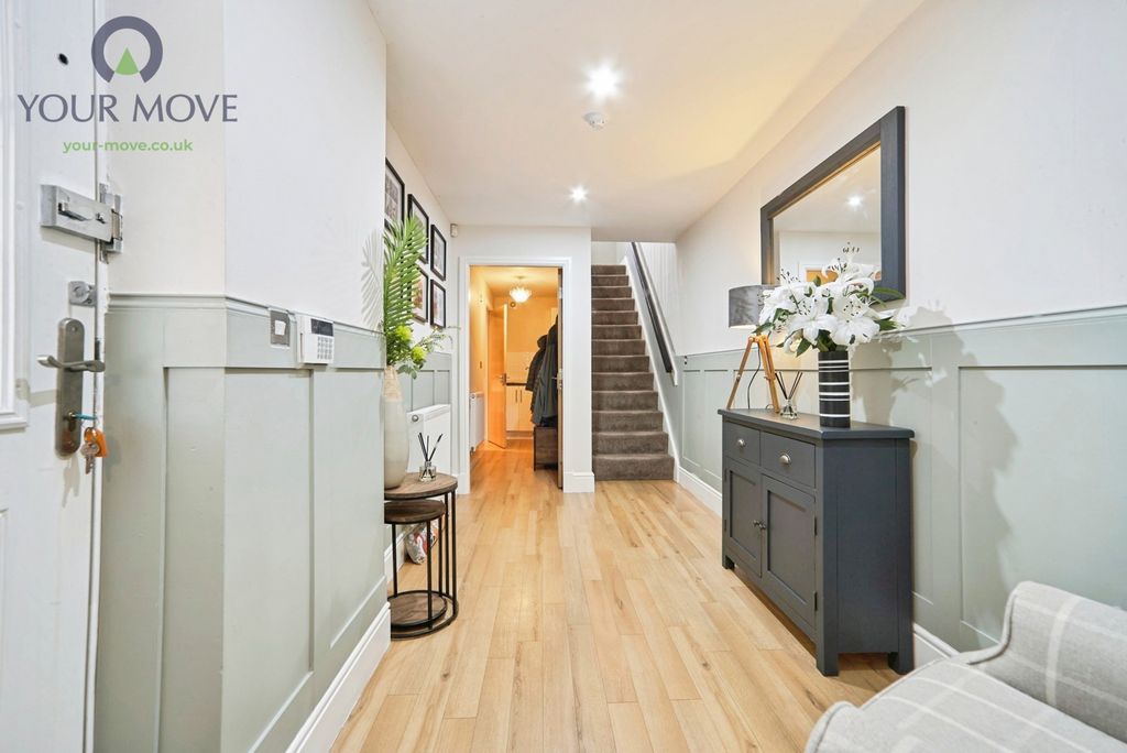 Property photo 3 of 32 Pbox-Img.Jpg