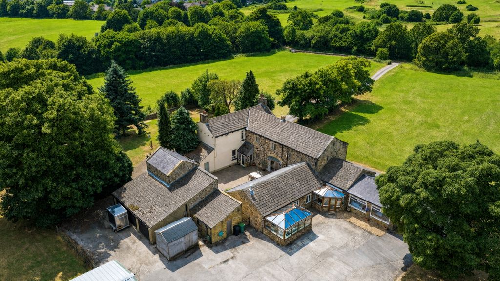 7 bed barn conversion for salePriesthorpe Lane, Farsley, Pudsey, West Yorkshire LS28 photo 3