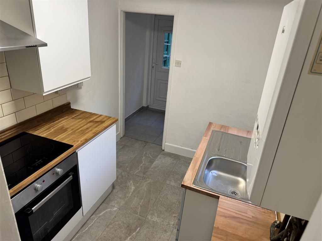 Property photo 1 of 9 Kitchen