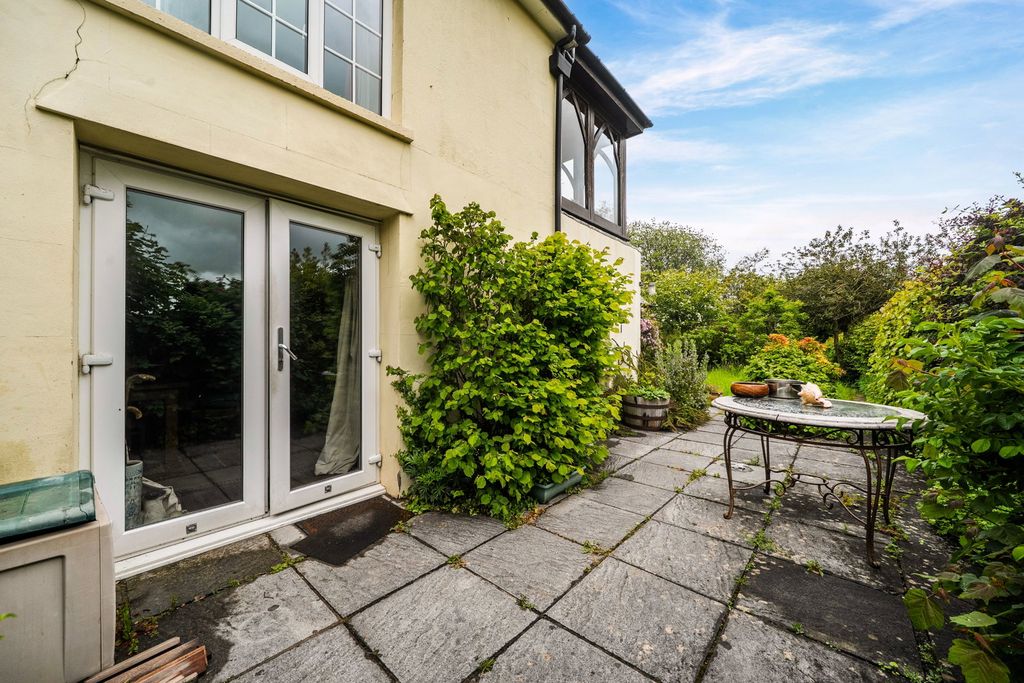 Property photo 2 of 23