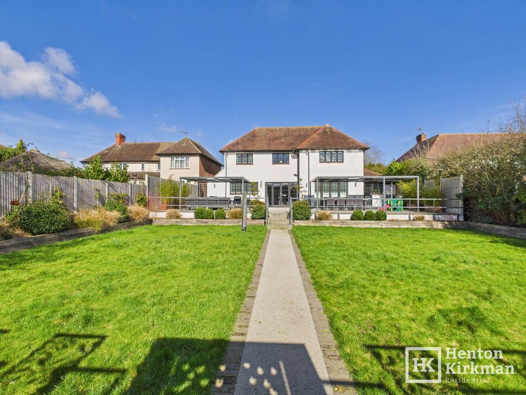 Property photo 2 of 32