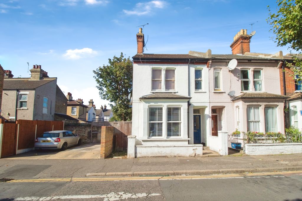 Property photo 2 of 20 Outside