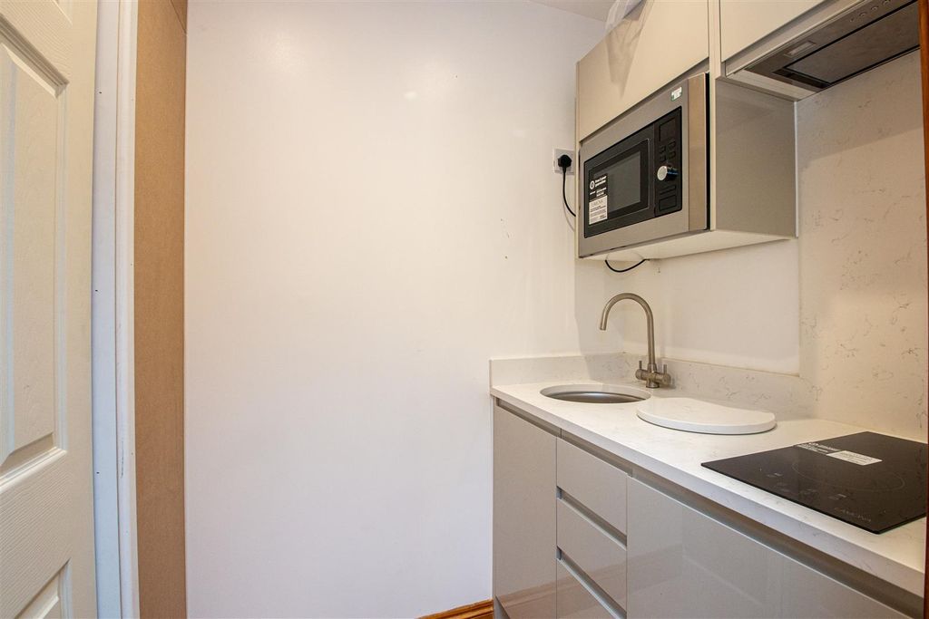 Property photo 2 of 11 First Floor Studios_26.Jpg