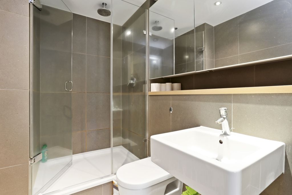 Property photo 3 of 15 Shower Room