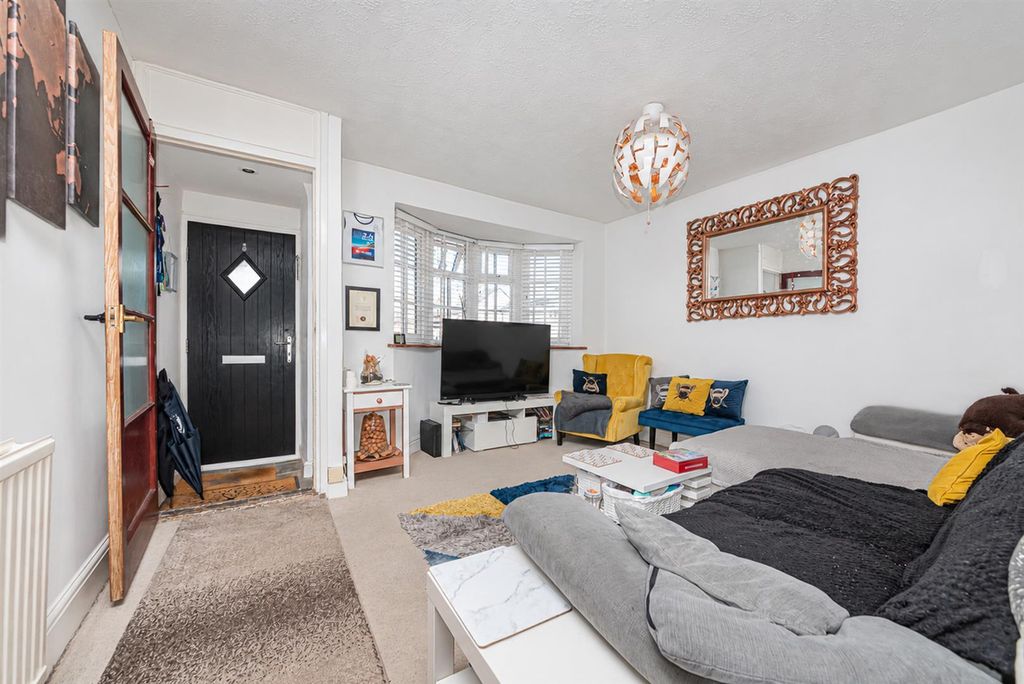 Property photo 2 of 9 86 Lysons Road (5).Jpg