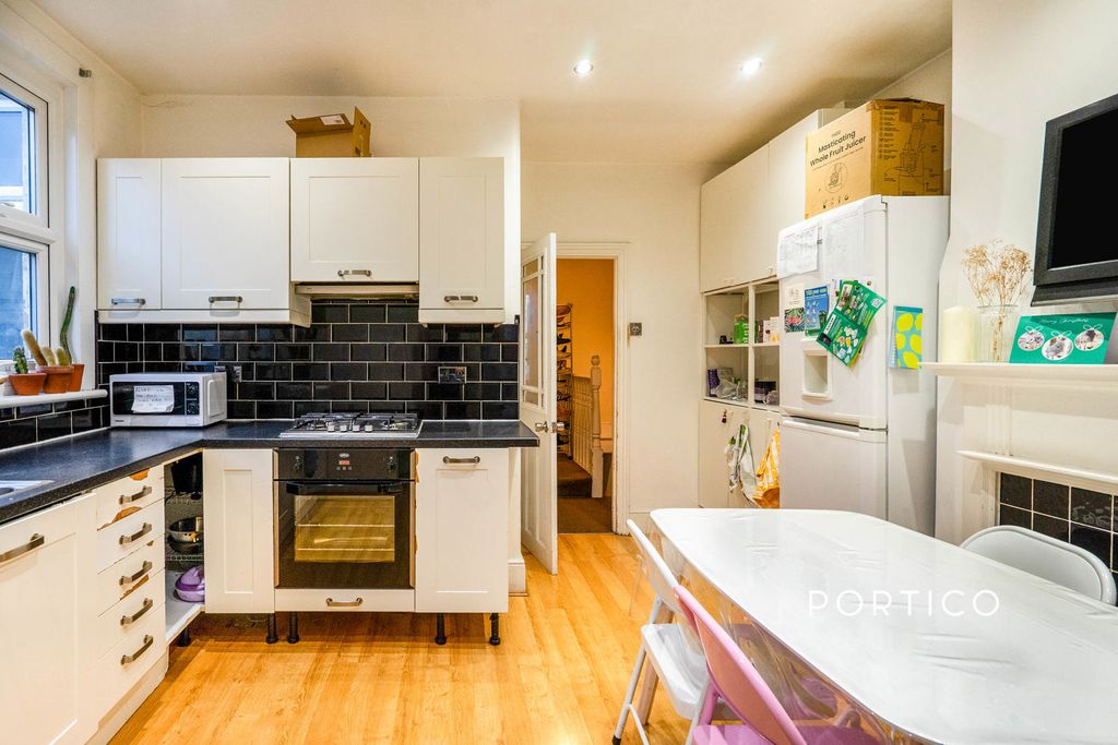 Property photo 2 of 10 Photo