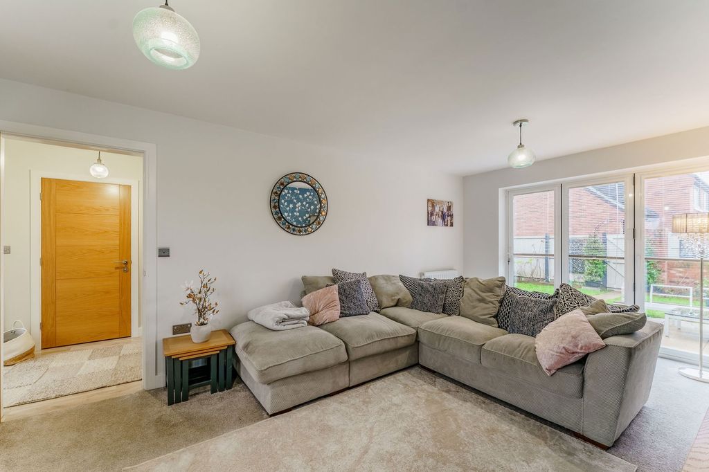 Property photo 3 of 25