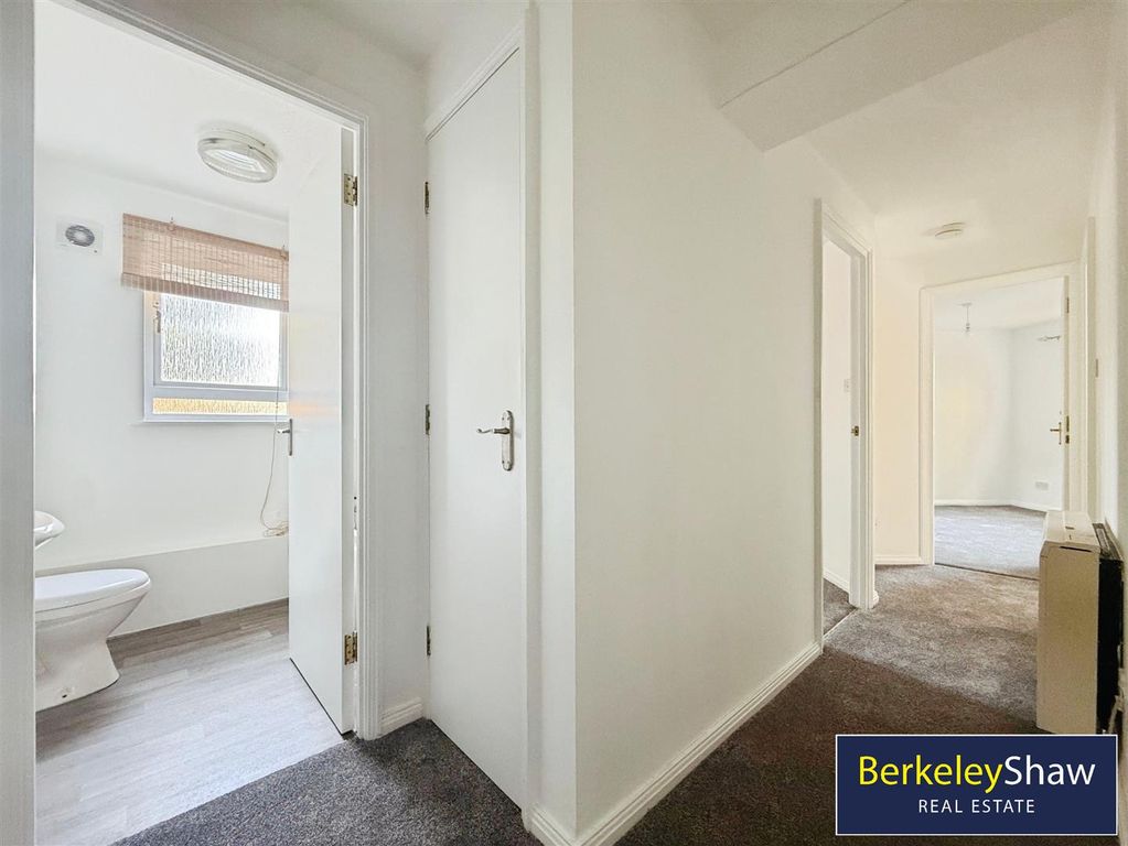 Property photo 2 of 14 Entrance Hallway