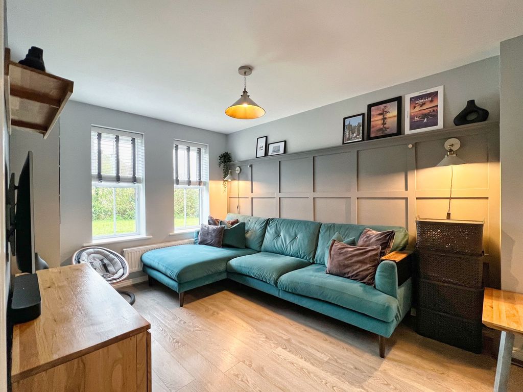 Property photo 2 of 31