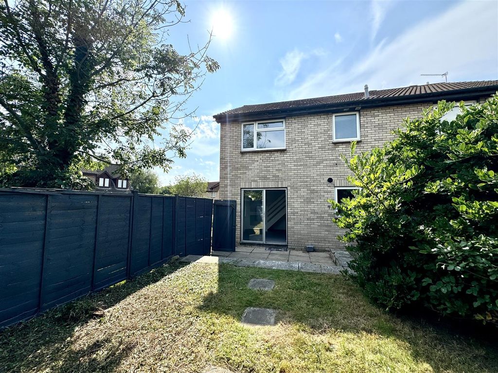 Property photo 1 of 14 Oak Close