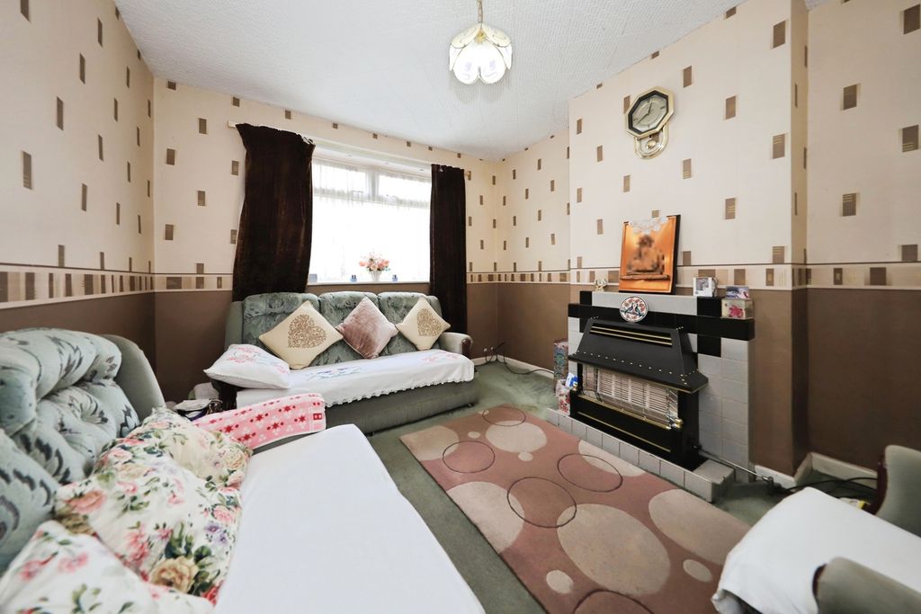 Property photo 3 of 17 Photo