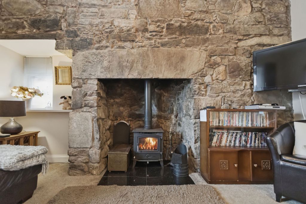 Property photo 2 of 37