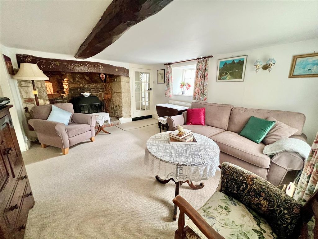 Property photo 2 of 31