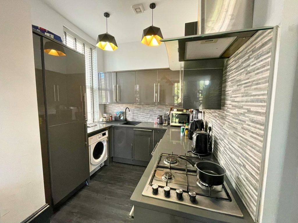 Property photo 2 of 14 48A Osborne Road Jesmond Kitchen