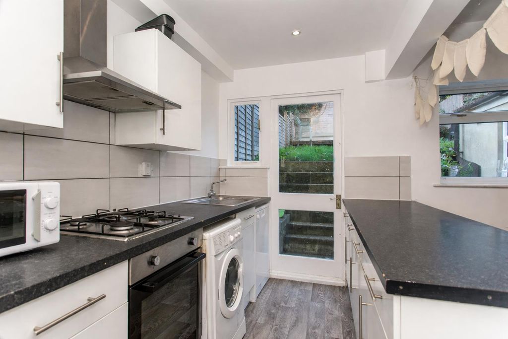 Property photo 3 of 20 Kitchen