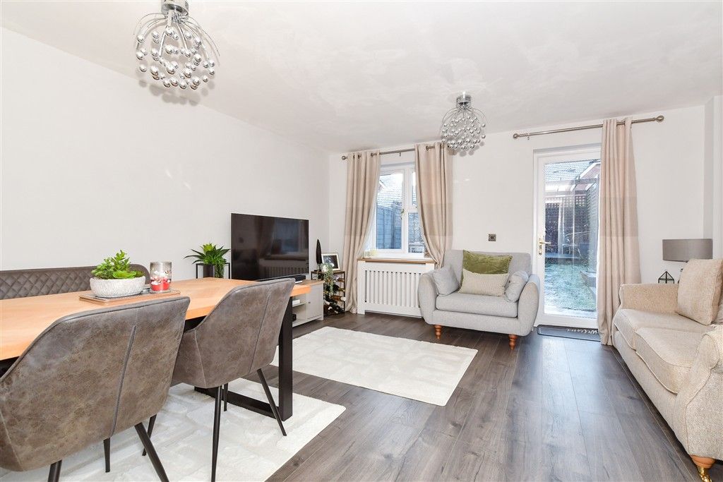 Property photo 3 of 9 Lounge/Diner