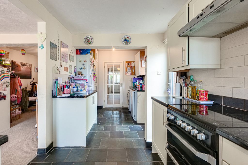 Property photo 2 of 31