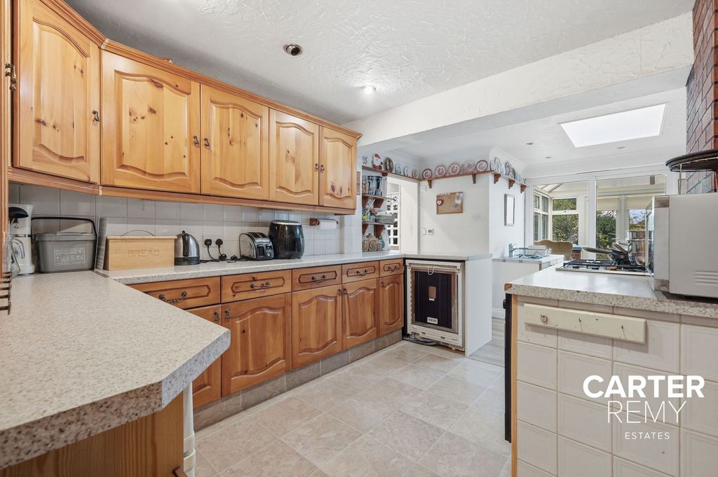 Property photo 2 of 40