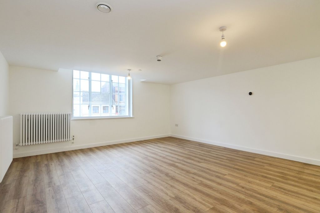 Property photo 3 of 21 Pbox-Img.Jpg