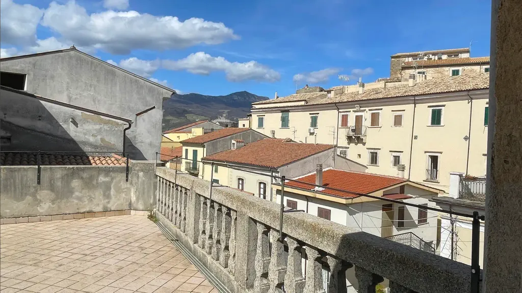 Property photo 2 of 30