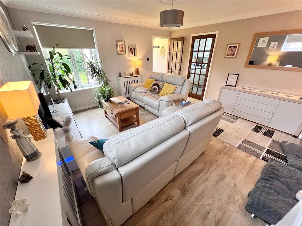 Property photo 3 of 11 ...Lounge.Jpg