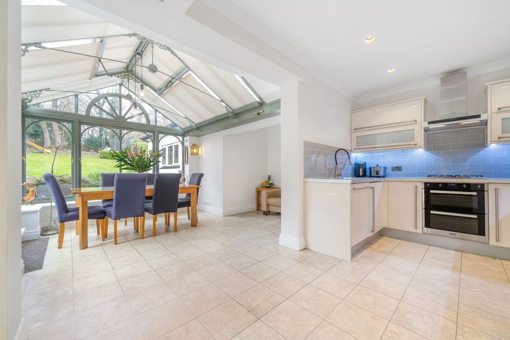 Property photo 2 of 21