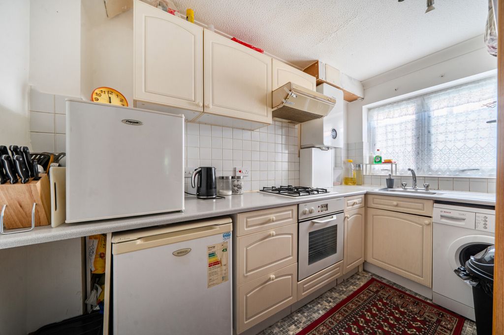 Property photo 3 of 16 Kitchen