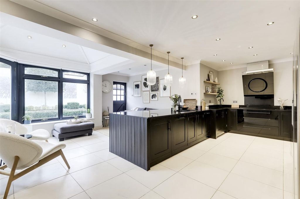 Property photo 3 of 38