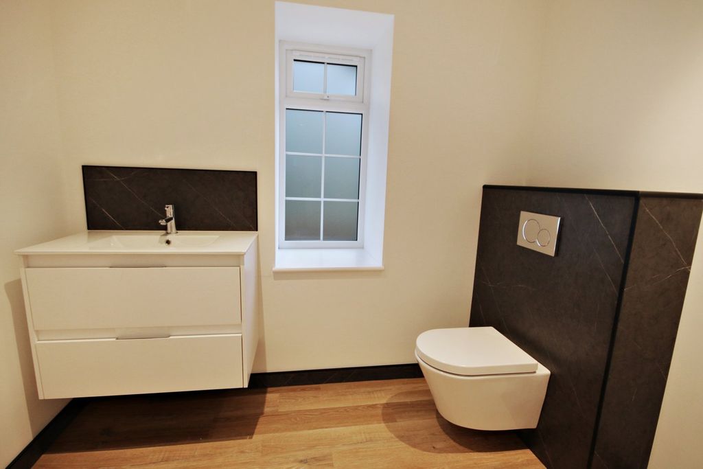 Additional image 15 of 5 bed detached house for saleTurners Hill Road, East Grinstead RH19