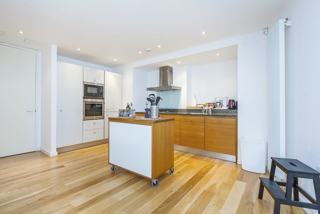 Property photo 2 of 12 Kitchen