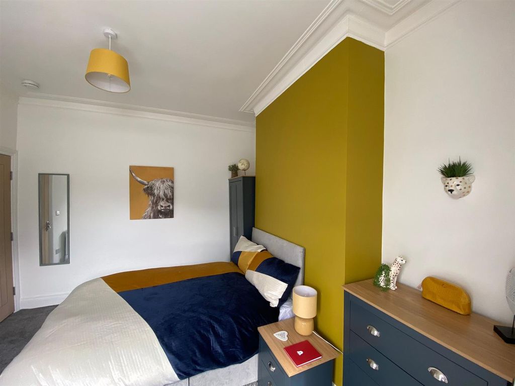 Property photo 2 of 16 Bedroom 1