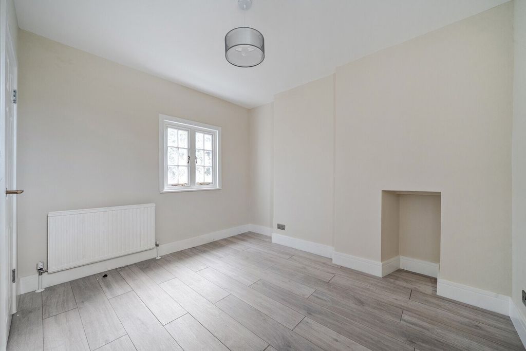 Property photo 3 of 13 1446768-7-69Dd0Ad...