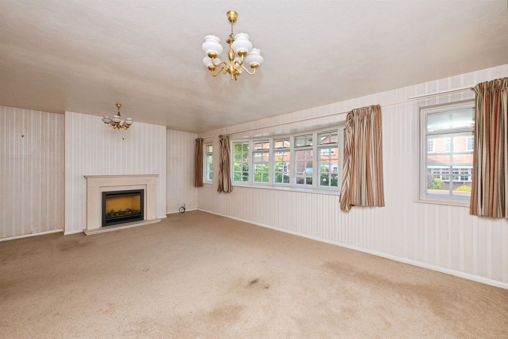 Property photo 2 of 20