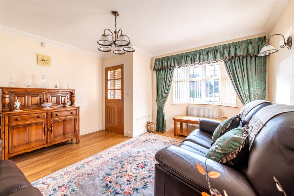 Property photo 2 of 33 Picture No. 31