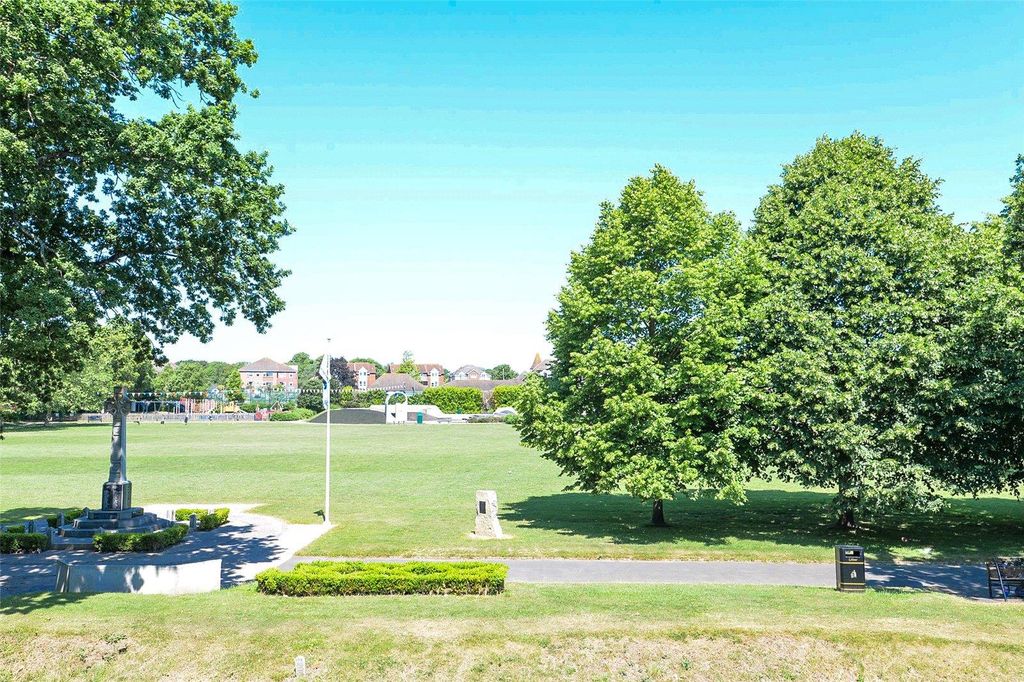 Property photo 2 of 14 Picture No. 23