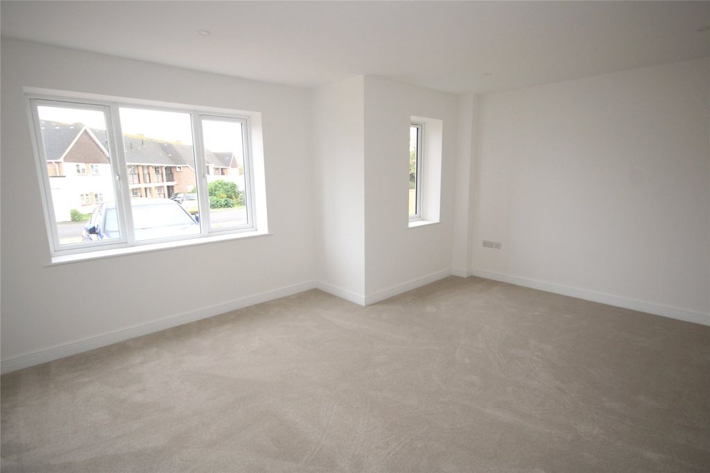 Property photo 3 of 15 Picture No. 18
