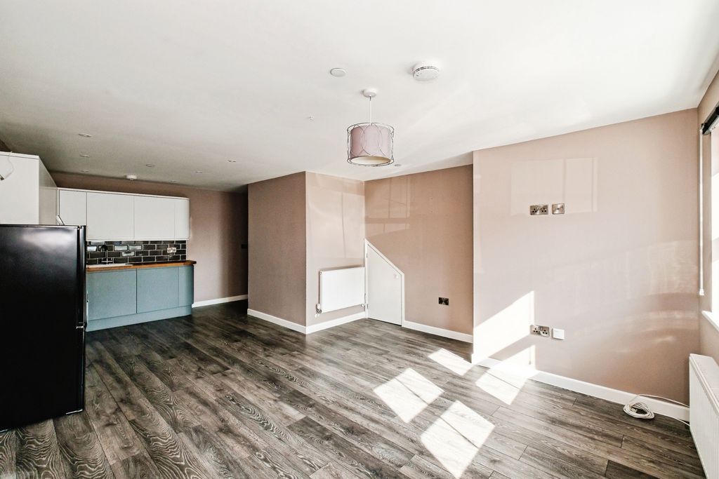 Property photo 3 of 18 Pbox-Img.Jpg