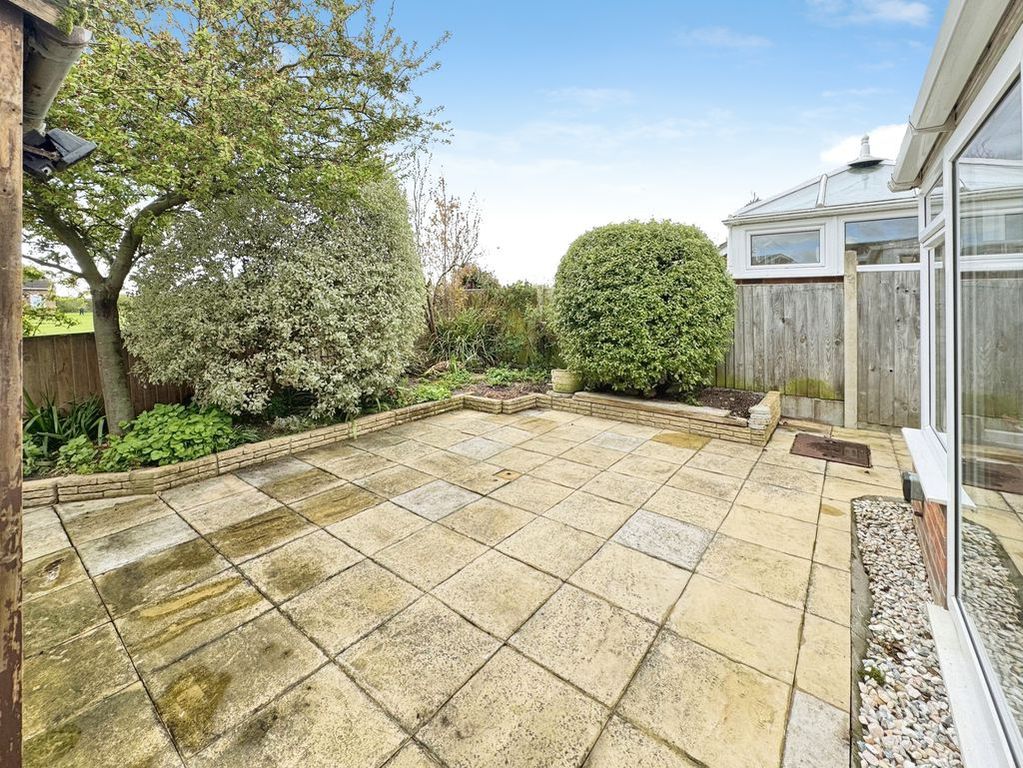 Property photo 3 of 15 Beacon Close