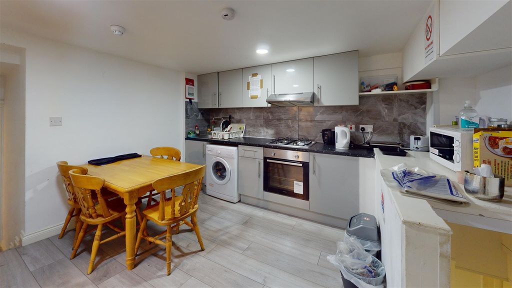 Property photo 3 of 6 At7Tn_Rtl0W5Sfrw_4Aowg.Jpg