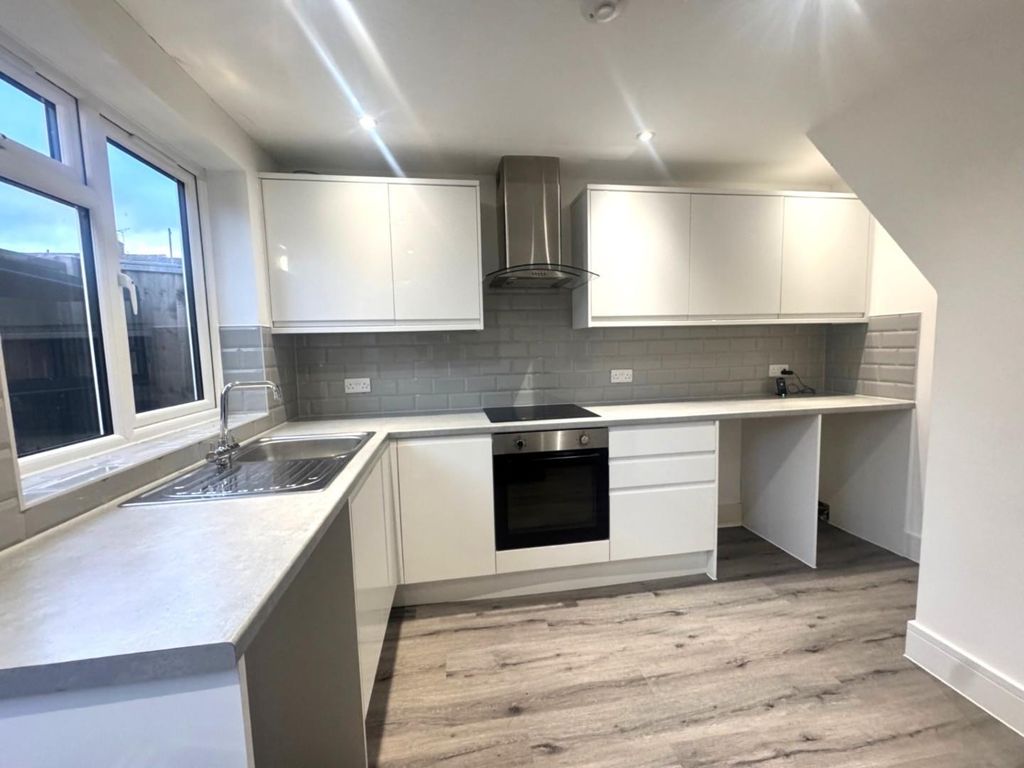 Property photo 2 of 8 Kitchen.Jpg